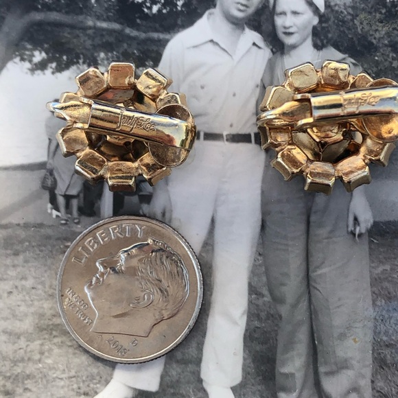 VTG Gold/Emerald Rhinestone Flower Earrings J. Lee - Picture 6 of 7